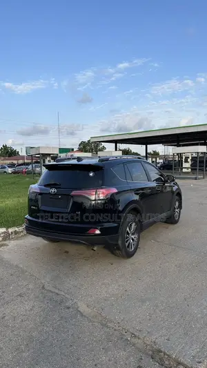 Toyota RAV4 LE 4dr SUV (2.5L 4cyl 6A) 2018 Black