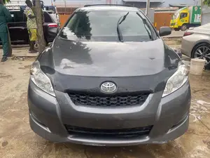 Toyota Matrix S Hatchback AWD (2.4L 4cyl 4A) 2011 Gray