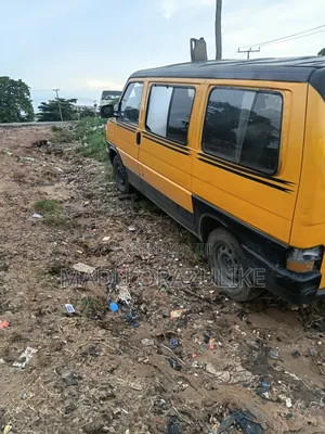 Volkswagen Transporter 2005 Yellow