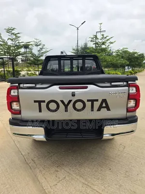 Toyota Hilux 2023 Gray