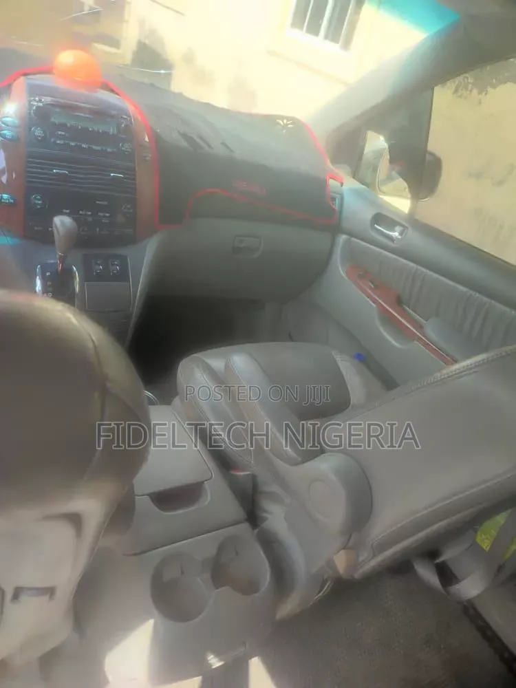 Toyota Previa 2006 Silver