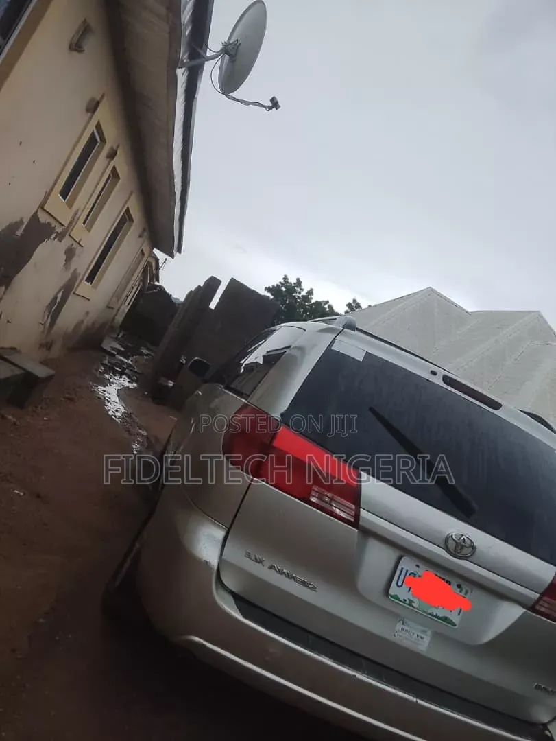 Toyota Previa 2006 Silver