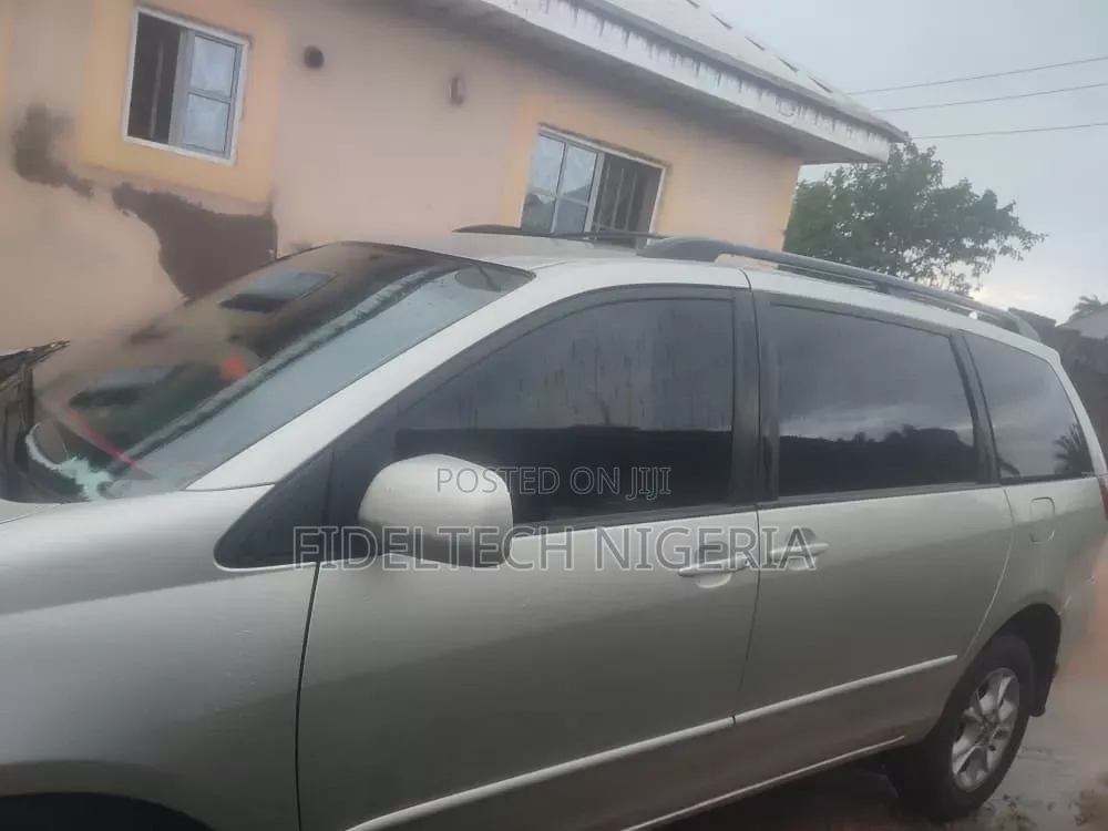 Toyota Previa 2006 Silver