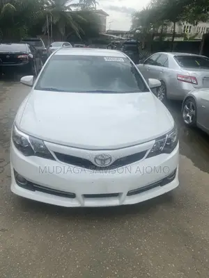 Toyota Camry SE 4dr Sedan (2.5L 4cyl 6A) 2013 White