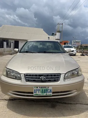 Toyota Camry LE 4dr Sedan (2.4L 4cyl 5M) 2002 Gold