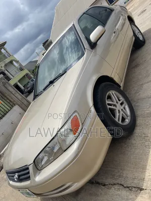Toyota Camry LE 4dr Sedan (2.4L 4cyl 5M) 2002 Gold