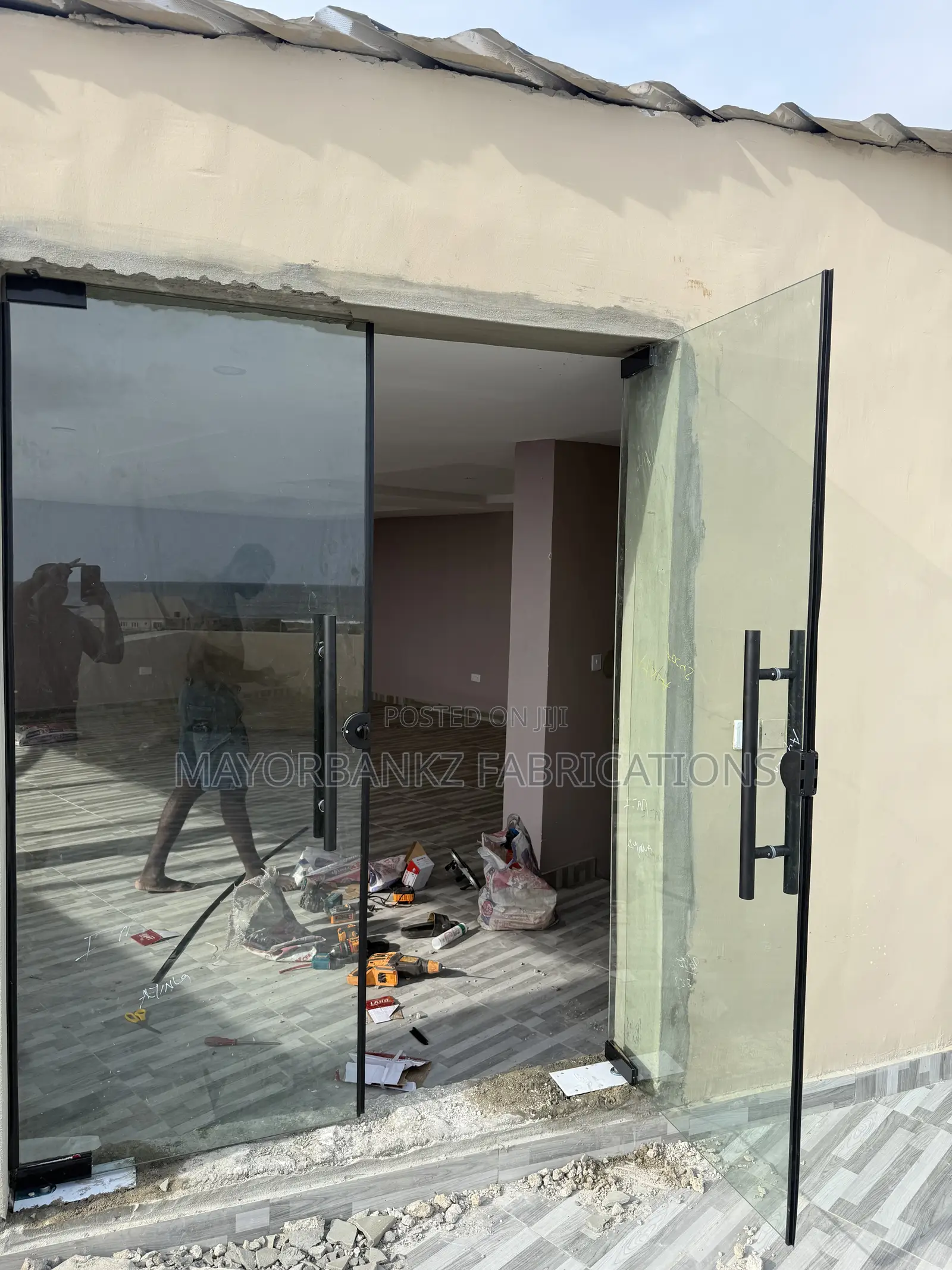Frameless Swing Door