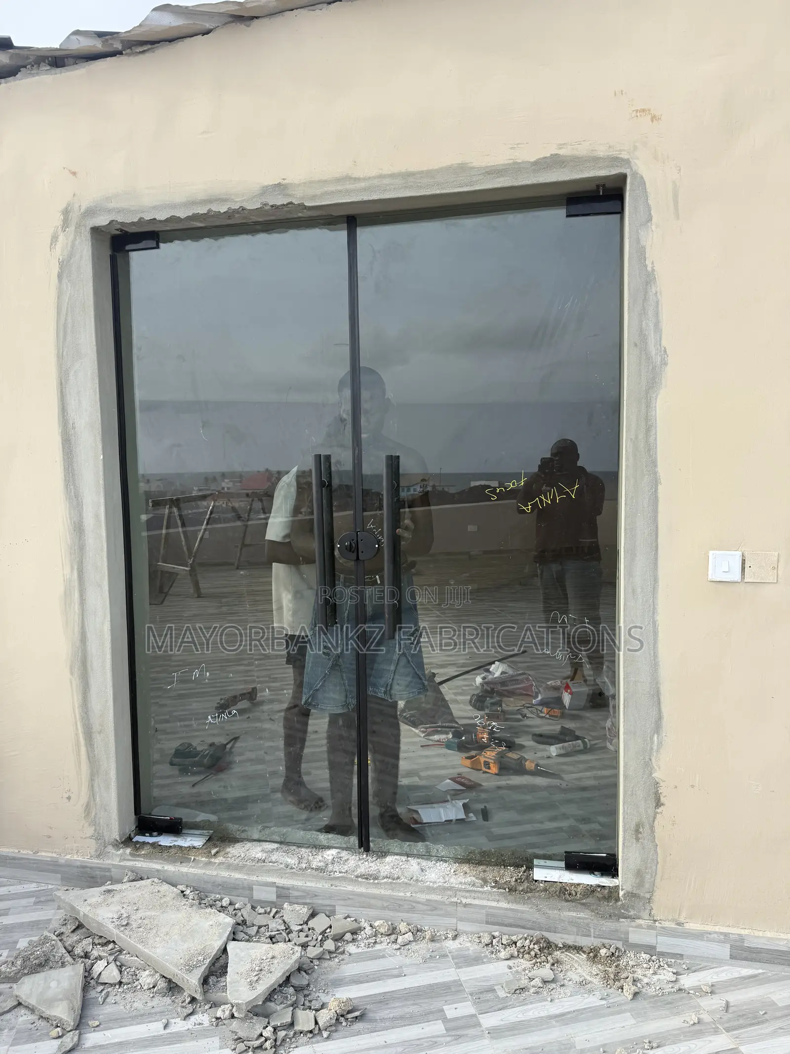 Frameless Swing Door