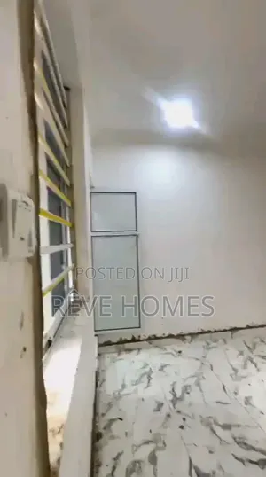 Mini Flat in Akoka for rent