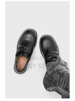 Cop the Bold Cut-Out Bridge Loafers in Black