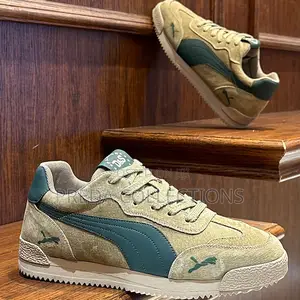 Puma Sneakers