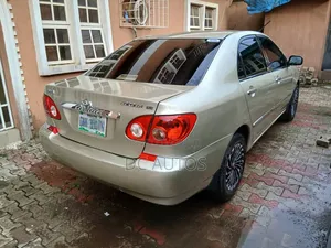 Toyota Corolla 1.6 VVT-i Sol 2006 Gold