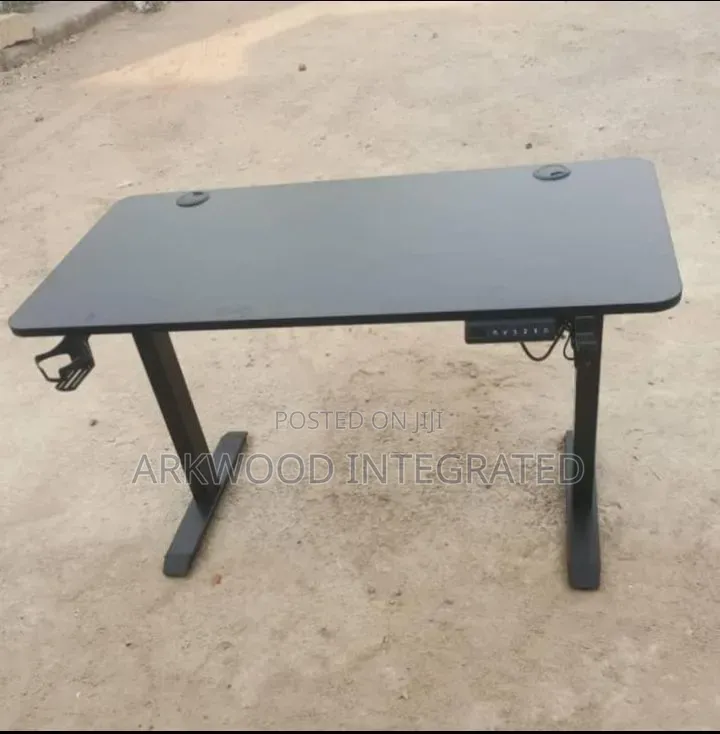 Height Adjustable Work Table 1.2mitre Length.