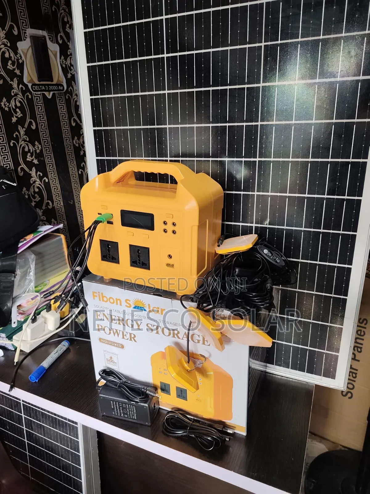 Modern 500w Solar Generator With Multiple Charging Options