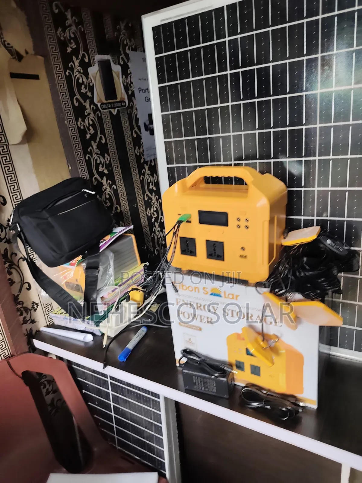 500w Solar Generator With 100w Panel Plus 4 Led Bulbs