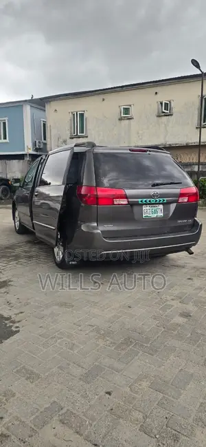 Toyota Sienna 2006 Gray