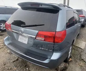 Toyota Sienna LE AWD 2005 Blue