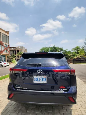 Toyota Highlander 2021 Blue