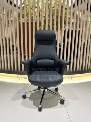 Office Chair / Modern Swivel Chair