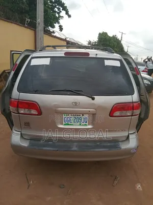 Toyota Sienna 2002 Gray