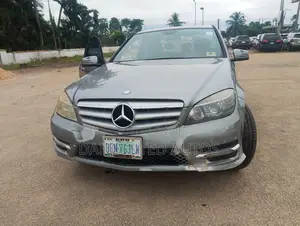 Mercedes-Benz C300 Luxury Sedan AWD (3.0L 6cyl 7A) 2009 Gray