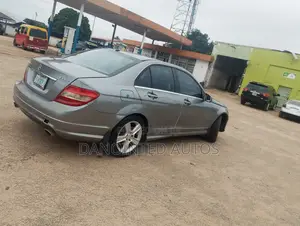 Mercedes-Benz C300 Luxury Sedan AWD (3.0L 6cyl 7A) 2009 Gray