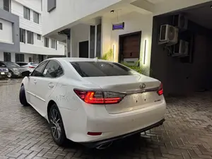 Lexus ES 350 FWD 2016 White