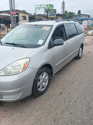 Toyota Sienna 2004 Silver