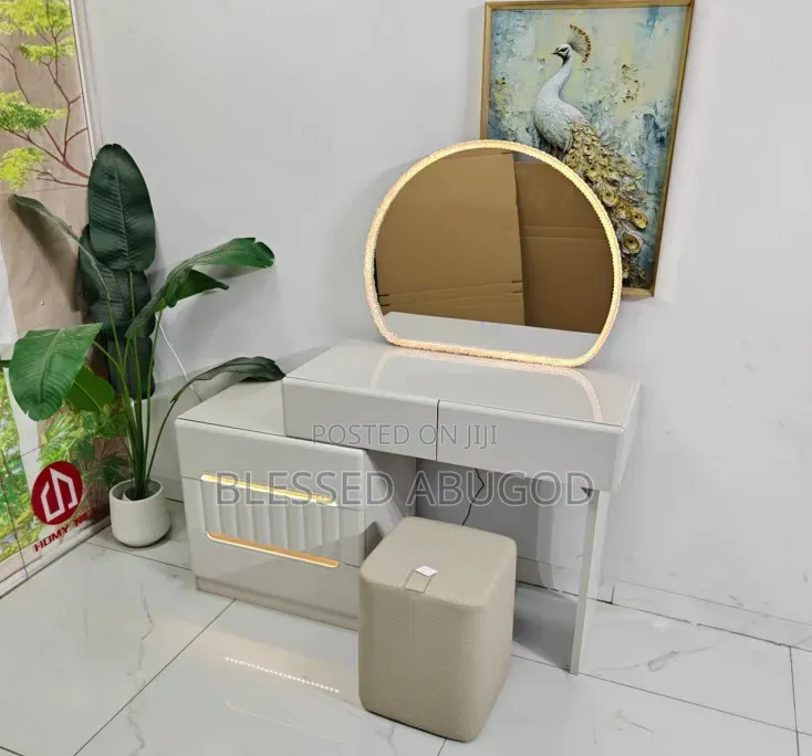 Executive Dressing Table With Mirror