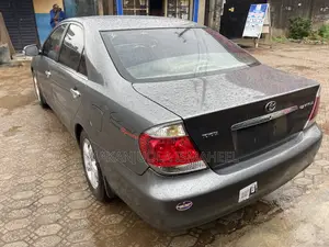Toyota Camry LE 4dr Sedan (2.4L 4cyl 5A) 2005 Gray