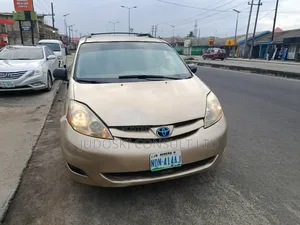 Toyota Sienna 2006 Gold