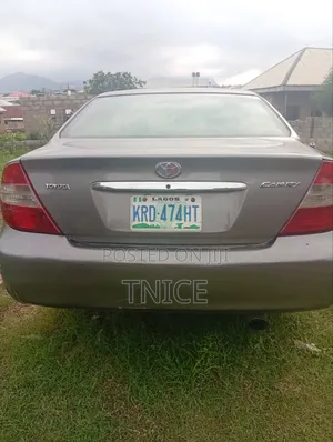 Toyota Camry 2000 Gray