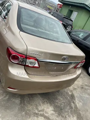 Toyota Corolla LE 4dr Sedan (1.8L 4cyl 4A) 2012 Gold