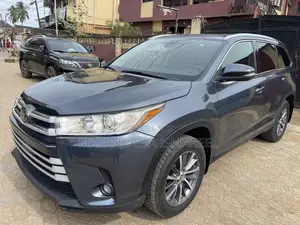 Toyota Highlander XLE 2019 Blue