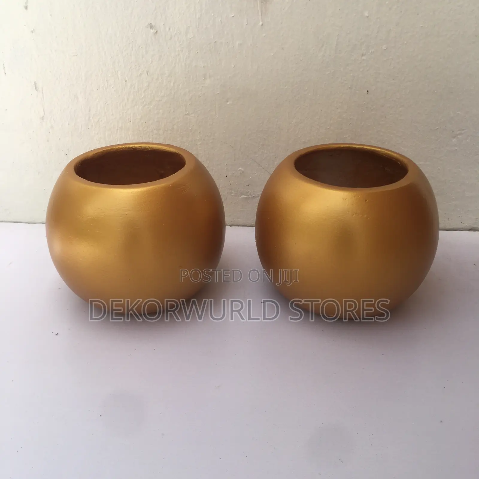 Small Sphere Table Vase