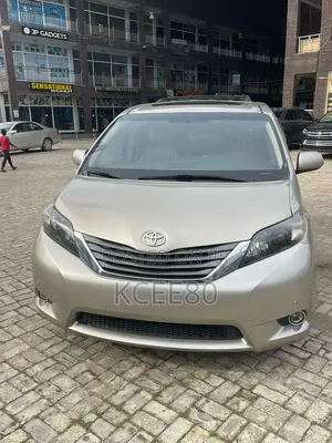 Toyota Sienna 2015 Brown