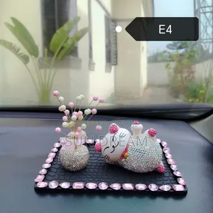 Solar Energy Cat Decoratioon Car Ornaments Can Shake Hand Gift