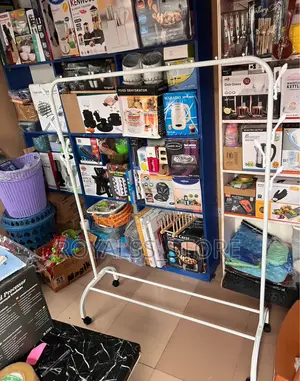 Single Pole Metal Cloth Hanger With Wheels