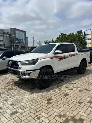 Toyota Hilux 2021 White
