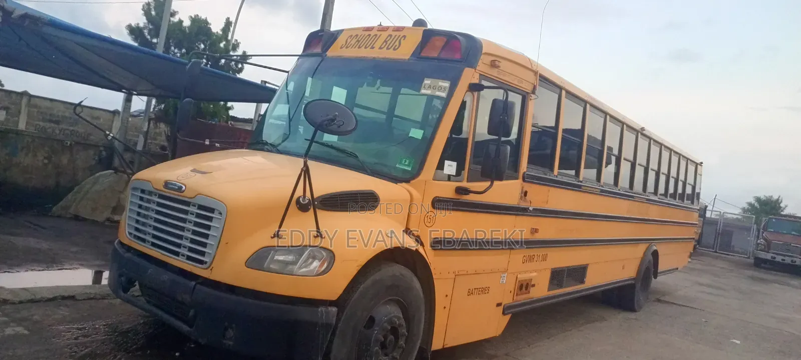 Freightliner C2 2010 Yellow
