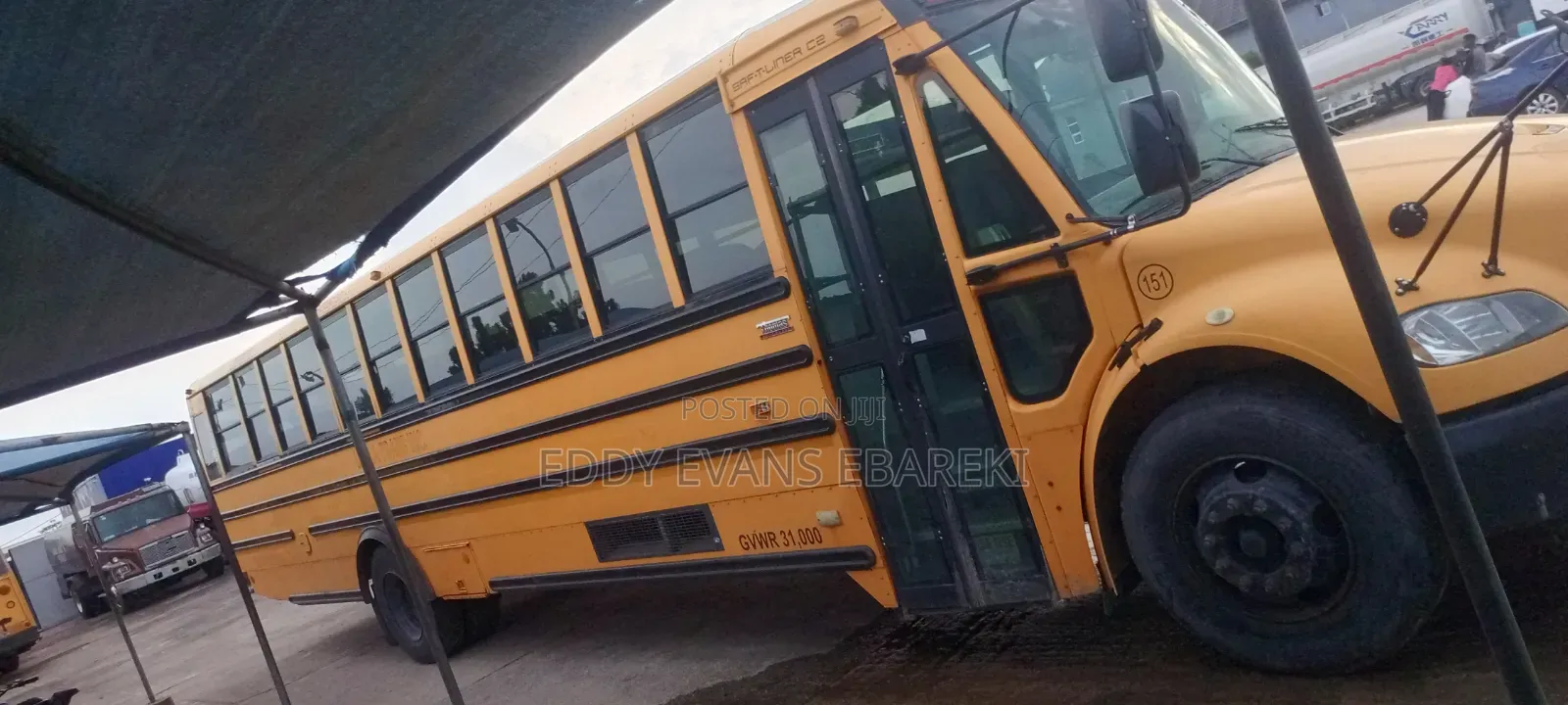 Freightliner C2 2010 Yellow