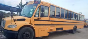 Freightliner C2 2010 Yellow