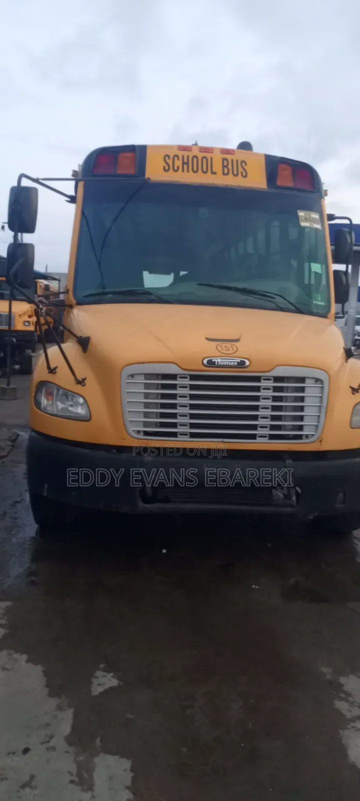 Freightliner C2 2010 Yellow