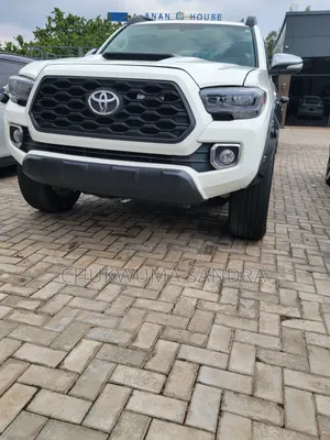 Toyota Tacoma 2017 White