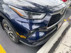 Toyota Highlander 2022 Blue