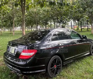 Mercedes-Benz C300 Luxury Sedan AWD (3.0L 6cyl 7A) 2009 Black