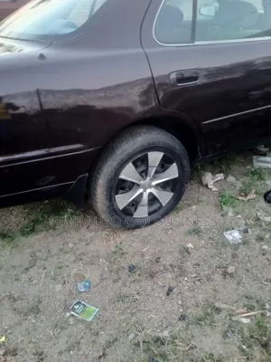 Toyota Camry 2000 Red