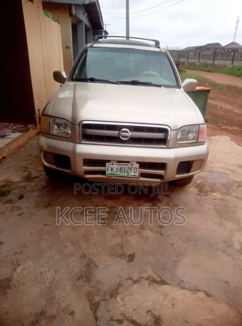 Nissan Pathfinder 2005 Silver