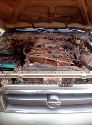 Nissan Pathfinder 2005 Silver