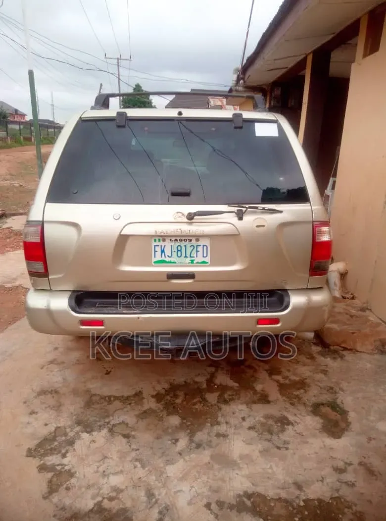 Nissan Pathfinder 2005 Silver